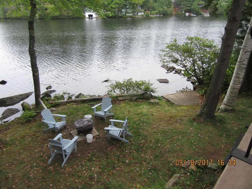 Family-Friendly Lakehouse w/Dock,Watercraft,firepit, WiFi &amp; 10min to Bethel