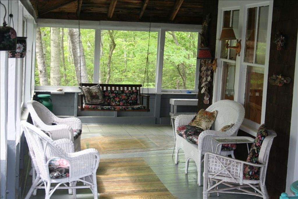 Classic Maine Wilderness Lodge on Beautiful Mountain Lake