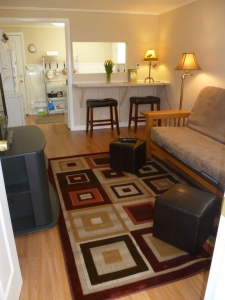 Charming, cozy cottage duplex, bright and airy, perfect location!