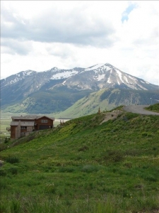 Huge 5 BR Sleeps 14. Hot tub, pool table! Great views, privacy!