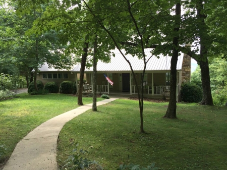 Charming Mountain Home with Bluff View Near Sewanee Campus