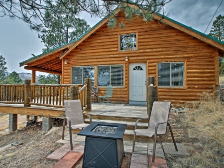 Alpine Cabin on 3 Acres w/Mtn View - Steps to Lake