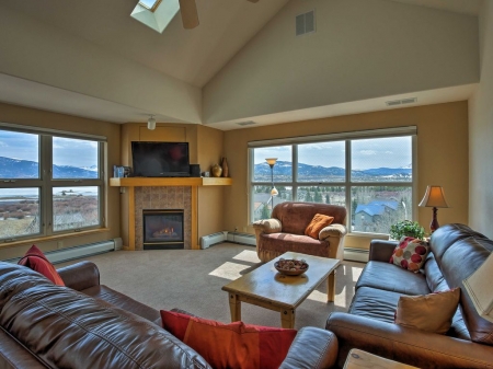 NEW! Frisco Condo w/360 Mtn. &amp; Lake Dillon Views!