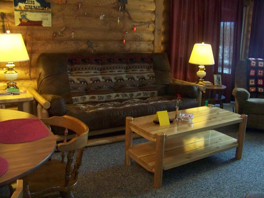 Log Cabin on 28 Lake Chain. - Year around.